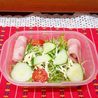 生野菜でサラダ